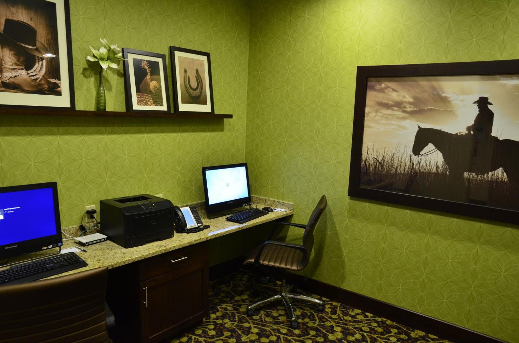Holiday Inn Express Belgrade-Bozeman Area By Ihg Buitenkant foto